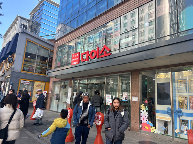 19일 오후 방문한 다이소 명동점. [변덕호 기자]