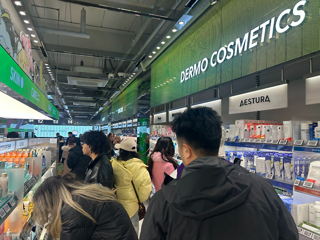 19일 오후 방문한 올리브영 명동타운점. [변덕호 기자]