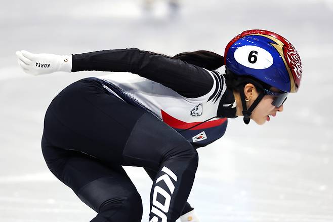 김길리가 빙판 위를 질주하는 모습. [게티이미지]