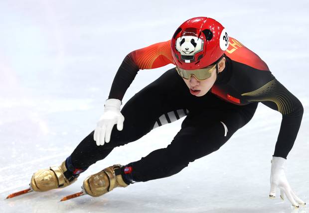 2026 밀라노ㆍ코르티나담페초 동계올림픽 쇼트트랙 남자 1000m 예선에서 역주하고 있는 중국 쇼트트랙 국가대표 린샤오쥔(한국명 임효준). 연합뉴스
