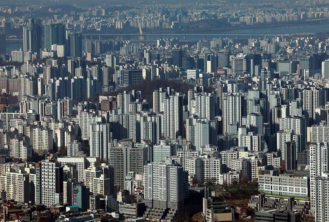 19일 서울 남산 N서울타워에서 바라본 아파트 밀집지역 ⓒ연합뉴스