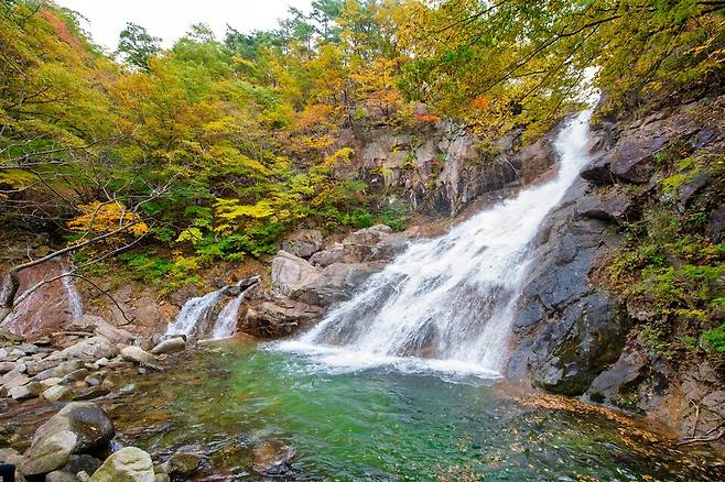 설악산 말굽폭포 전경 &copy;고성군 제공
