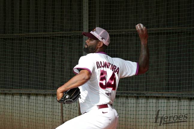 첫 라이브 피칭을 갖고 있는 알칸타라. /사진=키움 히어로즈