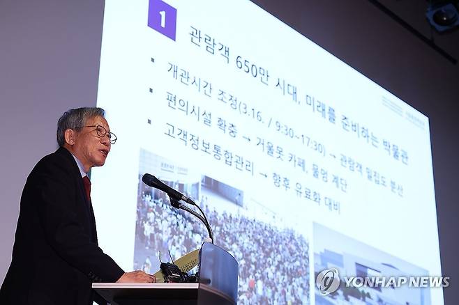 인사말 하는 유홍준 국립중앙박물관장 (서울=연합뉴스) 류효림 기자 = 유홍준 국립중앙박물관장이 3일 서울 용산구 국립중앙박물관에서 열린 2026년 국립중앙박물관 신년 기자간담회에서 인사말을 하고 있다. 2026.2.3 ryousanta@yna.co.kr