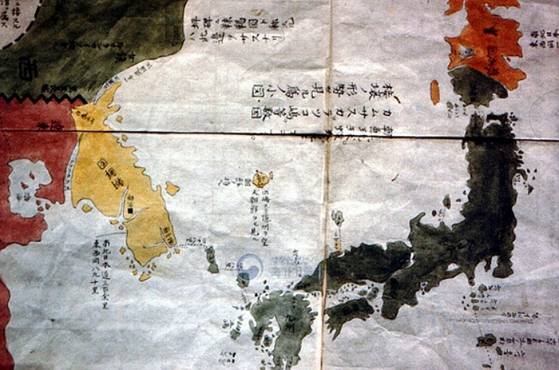 삼국접양지도(1785). 일본 땅은 녹색으로, 우리 땅은 황색으로 칠해져 있다. 독도는 황색이다.〈사진=국가기록원〉