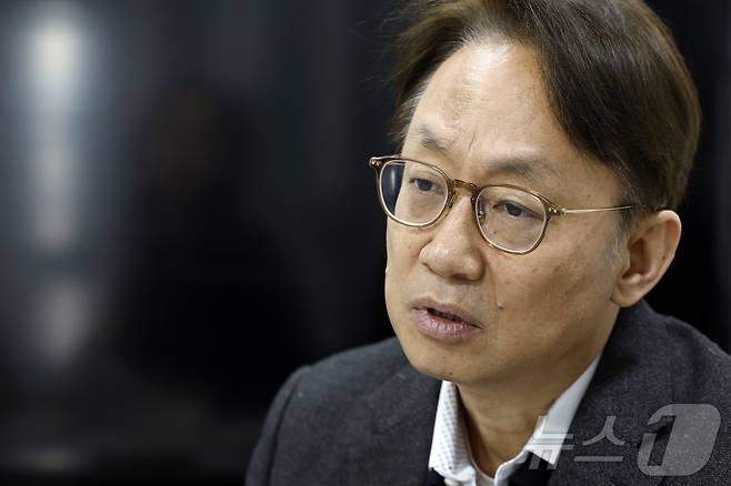 김현철 서울시교육감 예비후보가 2일 오전 서울시 관악구 서울교육자치시민회의 사무실에서 뉴스1과 가진 인터뷰에서 교육에 대한 소신을 밝히고 있다. ⓒ 뉴스1 박정호 기자