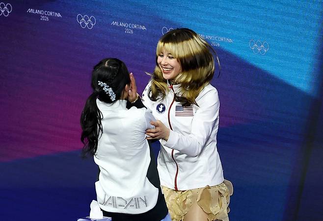 알리사 리우와 나카이 아미가 순위 결정 후 기뻐하고 있다. 사진 | AP 연합뉴스