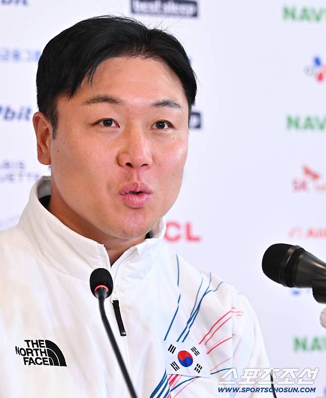 20일 이탈리아 밀라노 코리아하우스에서 IOC 선수위원으로 당선된 원윤종 기자회견이 열렸다. 기자들 질문에 답하는 원윤종 위원. 밀라노(이탈리아)=송정헌 기자songs@sportschosun.com/2026.02.20/