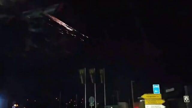 2025년 2월 19일 독일 잉거슬레벤 상공에서 스페이스X 팰컨 9 로켓 잔해가 불타오르고 있는 모습 (이미지=Bennett Theile)