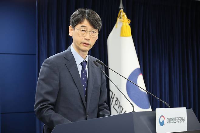 김경만 과학기술정보통신부 인공지능정책실장이 20일 서울 종로구 정부서울청사에서 독자 AI 파운데이션 모델 프로젝트 추가공모 결과를 발표하고 있다. /연합뉴스