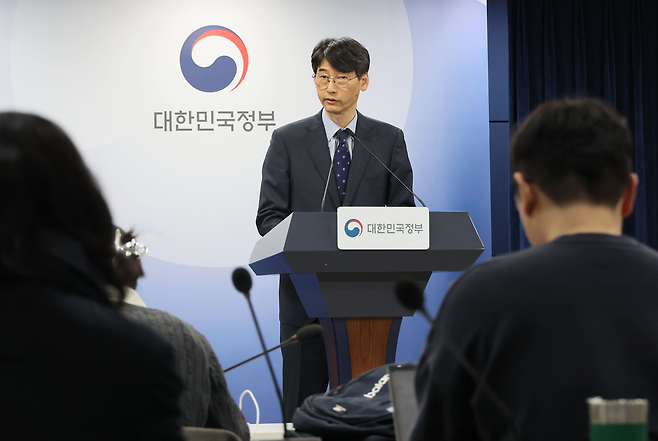 김경만 과학기술정보통신부 인공지능정책실장이 20일 서울 종로구 정부서울청사에서 독자 AI 파운데이션 모델 프로젝트 추가공모 결과를 발표하고 있다. 연합뉴스