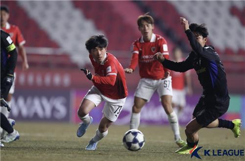 포항과 감바 오사카의 경기 장면. 사진[연합뉴스]