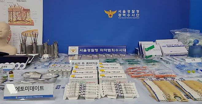 지난 11일 서울경찰청 마약범죄수사대는 에토미데이트 유통에 관여한 의약품 도매법인 대표 A씨와 중간 유통책을 담당한 조직폭력배 B씨 등 17명을 약사법 위반 등 혐의로 검찰에 송치했다고 밝혔다. 이들은 2024년 10월부터 2025년 6월까지 에토미데이트 총 3160박스를 개당 10만∼25만원에 B씨 등에게 판매하고 4억여원을 취득한 혐의다. <연합뉴스>