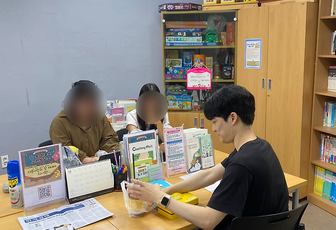 최씨가 학교 밖 청소년을 대상으로 멘토링을 진행 중인 모습. 본인 제공