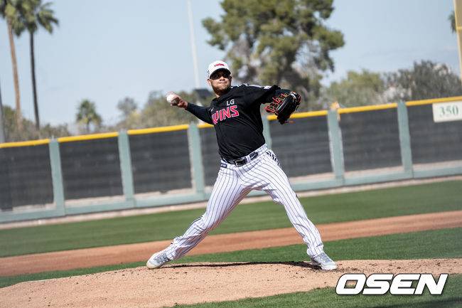 LG 투수 치리노스는 미국 스프링캠프 청백전에서 2이닝 5피안타 3실점으로 부진했다. / LG 트윈스 제공