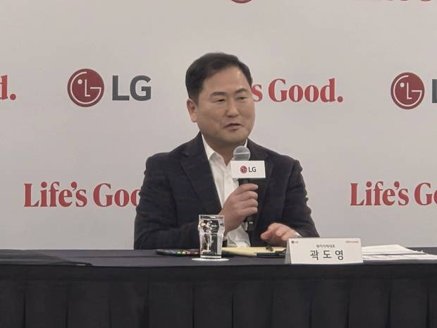 곽도영 LG전자 북미지역대표 부사장이 지난 17일(현지 시간) 미국 플로리다주 올랜도의 오렌지카운티 컨벤션센터에서 열린 특파원 간담회에서 미국 주방가전 B2B 사업에 대해 설명하고 있다. 올랜도=윤경환 특파원