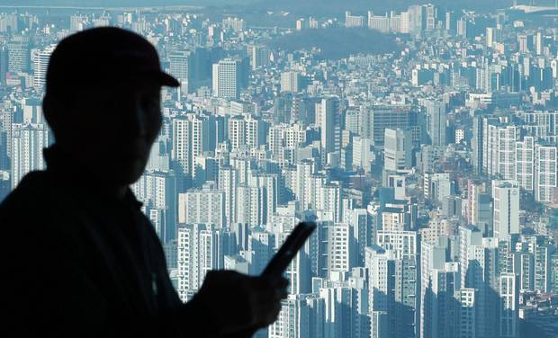 서울 남산 N서울타워에서 바라본 아파트 단지. 연합뉴스