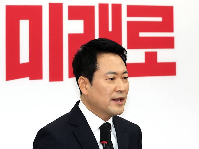 장동혁 국민의힘 대표가 20일 국회에서 윤석열 전 대통령에 대한 1심 무기징역 선고 관련, 입장을 밝히고 있다. ⓒ연합뉴스