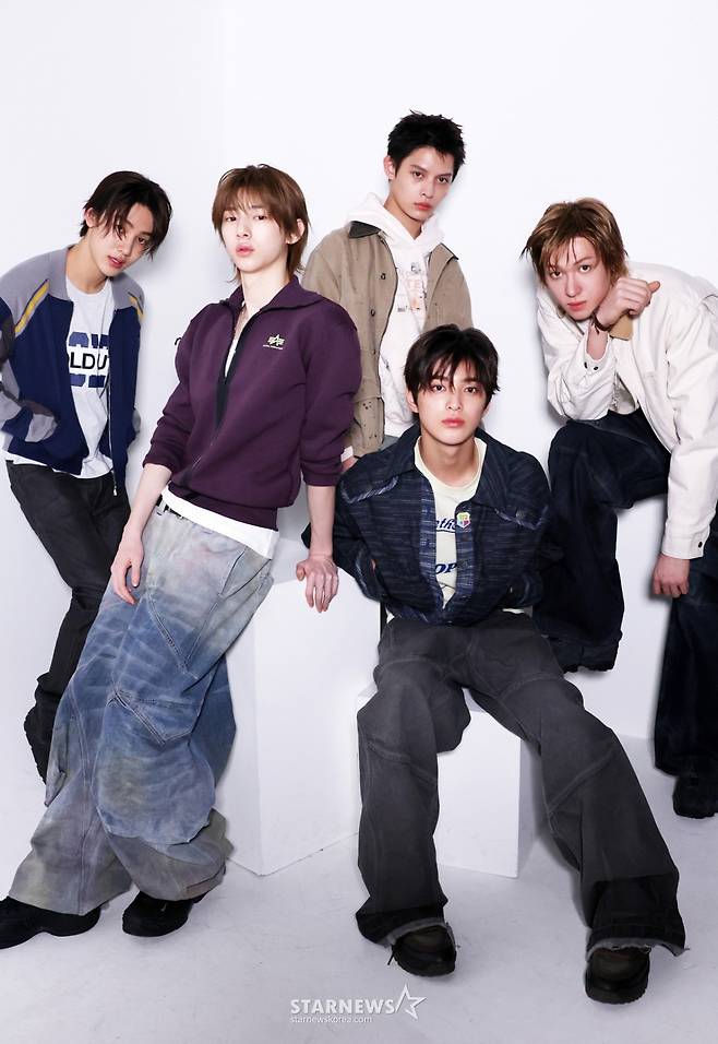 코르티스(왼쪽부터 성현, 주훈, 제임스, 건호, 마틴) /사진=김휘선 기자 hwijpg@