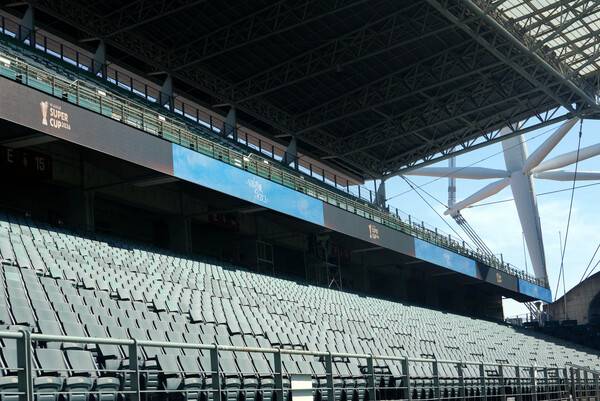 전북현대, K리그 최초 LED 리본 보드 도입…경기장 전광판 혁신에 나섰다.(사진제공=전북현대)