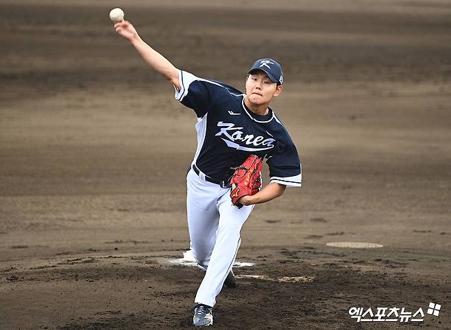 2026 월드베이스볼클래식(WBC)에 출전하는 소형준이 20일 일본 오키나와 온나손의 아카마 구장에서 열린 삼성 라이온즈와의 연습경기에 선발등판, 2이닝 무실점으로 호투했다. 사진 고아라 기자