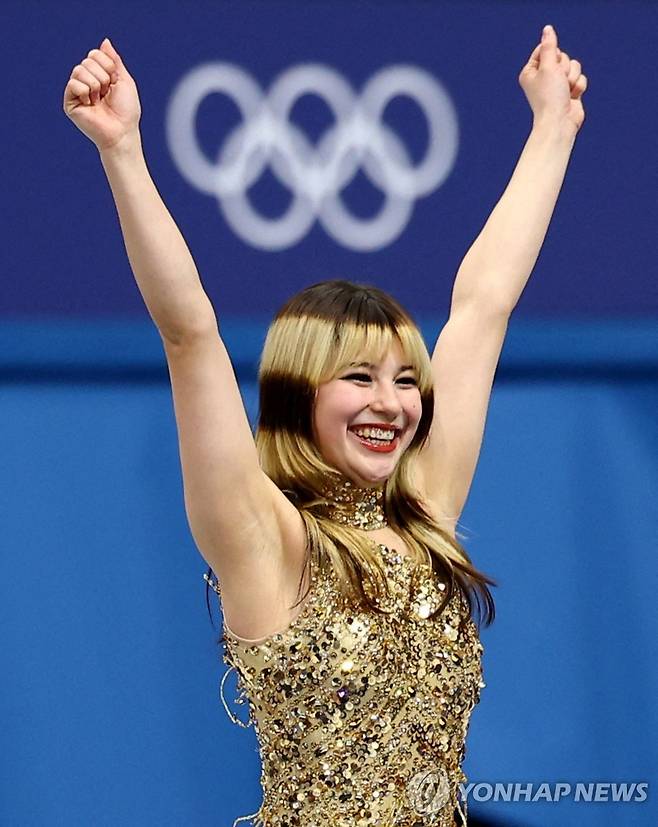 OLYMPICS-2026-FIGURESKATING/ Milano Cortina 2026 Olympics - Figure Skating - Women Single Skating - Victory Ceremony - Milano Ice Skating Arena, Milan, Italy - February 19, 2026. Gold medalists Alysa Liu of United States celebrates after winning the Women Single Skating REUTERS/Claudia Greco