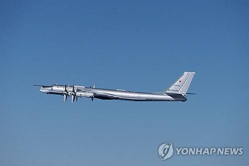 러시아의 Tu-95 폭격기 [일본 자위대 제공. 로이터=연합뉴스 자료사진]
