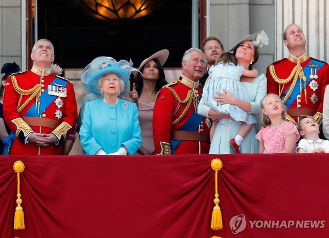 앤드루, 해리 왕자 부부가 왕실 업무에서 물러나기 전인 2018년의 왕실 모습 [AP 연합뉴스 자료사진. 재판매 및 DB 금지]