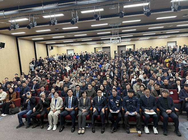 21일 열린 ‘K-국정설명회’에 포항 지역 주민 500여 명이 참석해 객석을 가득 메웠다. /김보규기자