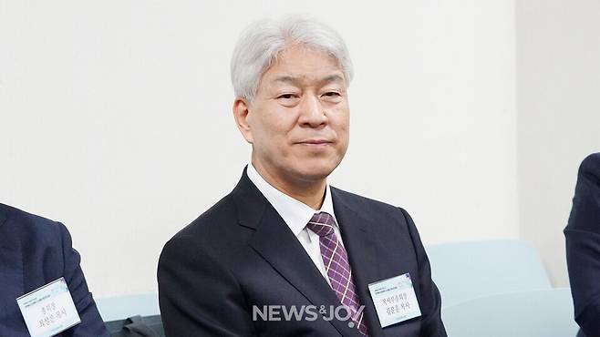다수의 제보자는 김문훈 목사가 부교역자들에게 거친 욕설을 한다는 사실은 교인 모두가 아는 공공연한 사실이라고 말했다. 뉴스앤조이 안디도