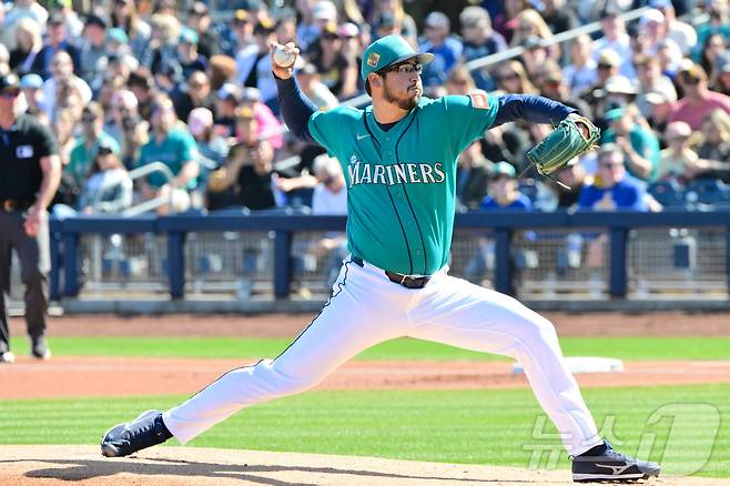시애틀 매리너스 투수 데인 더닝이 21일(한국시간) 열린 샌디에이고 파드리스와 2026 메이저리그 시범경기에 선발 등판해 역투하고 있다. ⓒ 로이터=뉴스1