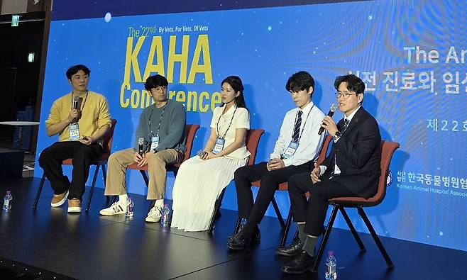 예비 수의사 대상 토크콘서트가 21일 송도컨벤시아에서 열렸다. 오른쪽부터 이태호 시그니처동물의료센터 원장, 허태희 FM동물메디컬센터 외과수의사, 김수민 VIP동물의료센터 외과 팀장, 황윤태 빌리브동물병원 원장, 김건우FM동물메디컬센터 원장 ⓒ 뉴스1 한송아 기자