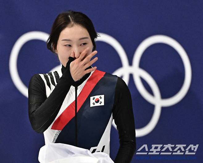 21일(한국시간) 이탈리아 밀라노 스피드스케이팅 아레나에서 열린 밀라노동계올림픽 쇼트트랙 여자 1500m 결승전. 경기를 마치고 눈물 흘리는 최민정. 밀라노(이탈리아)=송정헌 기자songs@sportschosun.com/2026.02.21/