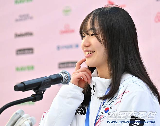 20일 이탈리아 밀라노 코리아하우스에서 스노보드 빅에어 동메달리스트 유승은 기자회견이 열렸다. 기자들 질문에 답하고 있는 유승은. 밀라노(이탈리아)=송정헌 기자songs@sportschosun.com/2026.02.20/