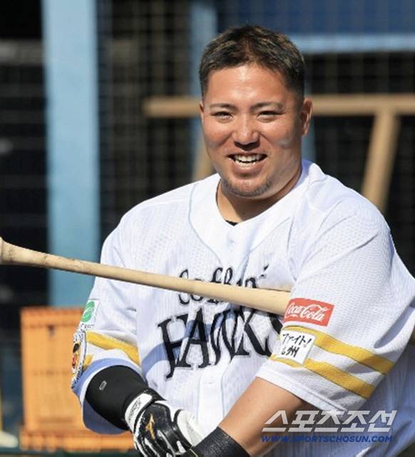 소프트뱅크 4번 타자 야마카와. 후지와라는 네 차례 홈런왕에 빛나는 야마카와와 정면승부해 내야 뜬공으로 잡았다. 사진캡처=소프트뱅크 호크스 SNS