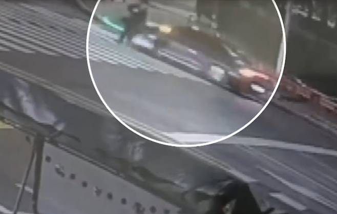 김인호 산림청장이 음주운전을 하다 보행자를 칠 뻔한 장면. /TV조선