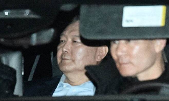 지난해 1월15일 조사를 마친 윤석열 대통령이 공수처를 나서고 있다. 공동취재사진