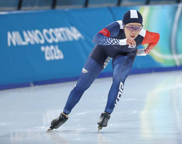 ▲ 20일(현지시간) 이탈리아 밀라노 스피드스케이팅 스타디움에서 열린 2026 밀라노-코르티나담페초 동계올림픽 스피드스케이팅 여자 1500m에 출전한 박지우가 경기를 펼치고 있다. 2026.2.21 연합뉴스