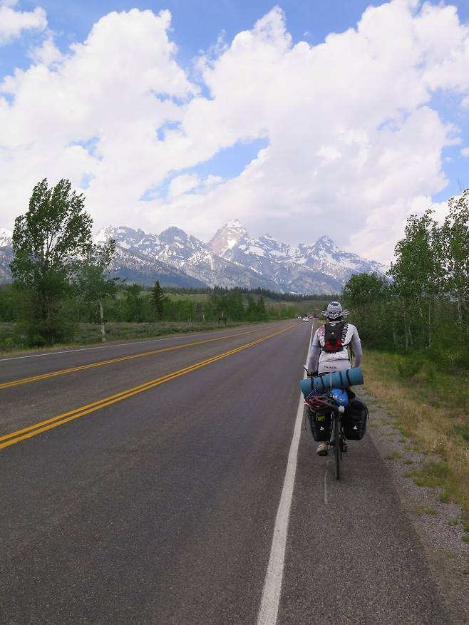 정씨가 와이오밍주 그랜드티턴 국립공원을 향해 힘차게 질주하고있다. 정씨 제공