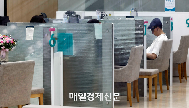 서울 시내 한 은행 대출 창구 모습. [김호영 기자]