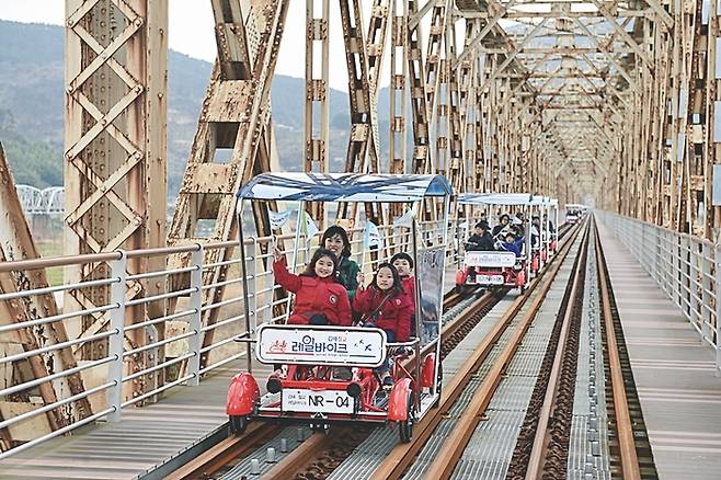 경남 김해 낙동강 레일바이크 / 사진 = 경남도