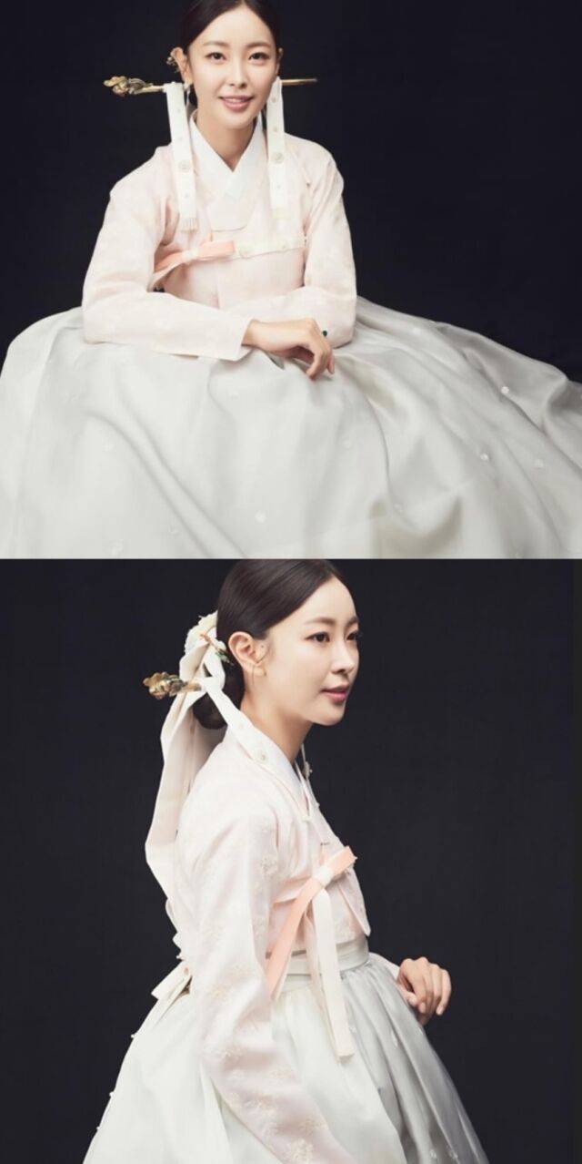 배우 고원희가 눈부신 한복 자태를 드러내며 팬들에게 새해 인사를 건넸다./고원희 소셜미디어