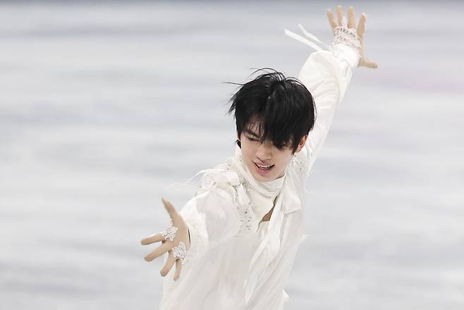 지난 14일 이탈리아 밀라노 아이스스케이팅 아레나에서 열린 2026 밀라노-코르티나 동계올림픽 남자 싱글 프리 스케이팅에 출전한 차준환이 연기를 펼치고 있다. [연합]