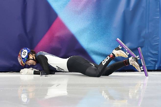 ▲ 한국 쇼트트랙 국가대표 노도희가 여자 1500m 준결승에서 상대 선수 실수로 넘어졌다. ⓒ연합뉴스