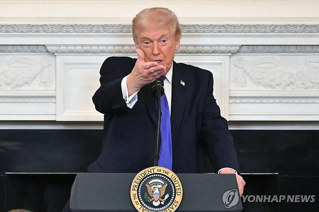 주지사들과 조찬하는 트럼프 [AFP 연합뉴스]