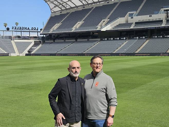 래리 프리드먼 LAFC 공동대표(좌)와 애덤 버크 로스앤젤레스관광청장(우) [김경윤 촬영. 재판매 및 DB 금지]