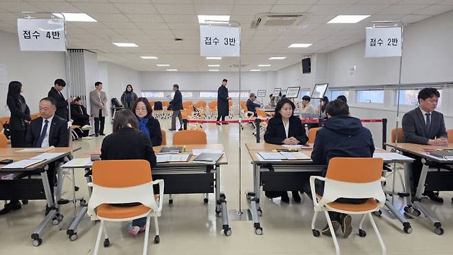 20일 오전 세종시선관위에서 세종시의원 예비후보 등록 접수가 진행 중이다. /사진=이은지 기자