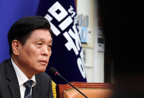 ◇더불어민주당 조승래 사무총장이 22일 국회에서 현안 관련 기자간담회를 하고 있다. 2026.2.22 사진=연합뉴스