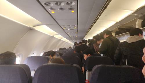 ◇김포공항으로 회항한 파라타항공편 내부. 사진=연합뉴스