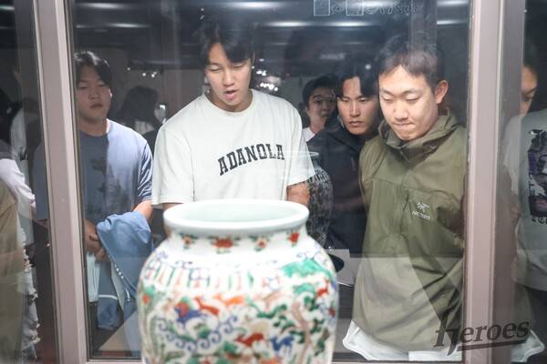 타이완 국립고궁박물관을 방문한 키움(사진=키움)